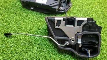 e91: Оригинальный б/у замок задней правой двери в сборе с кронштейнручки — 8