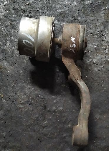 Подушка коробки передач Toyota at lalafo.kg Подушка коробки передач Toyota