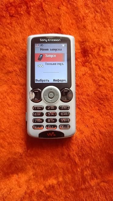 плеер касетный: Sony Ericsson W800i, Б/у, цвет - Белый, 1 SIM — 1
