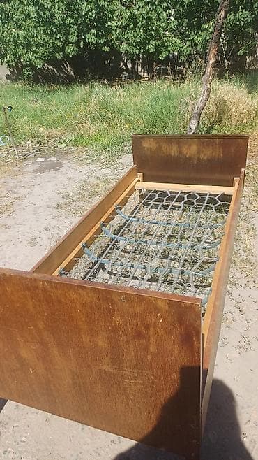 Односпальная кровать с металлическим пружинным основанием. Описание — 1