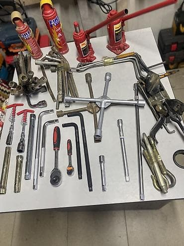 набор ключей бу: Автомобильные инструменты Состав по фото: - Домкраты бутылочные — 1