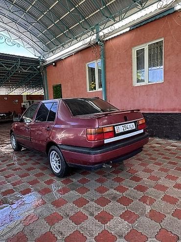 другие марки: Volkswagen Vento: 1993 г., 1.8 л, Механика, Бензин, Седан — 1