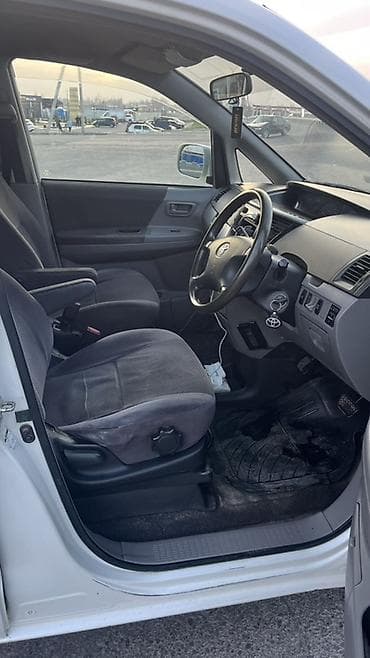 jetta 2: Toyota Noah: 2003 г., 2 л, Автомат, Бензин, Минивэн — 10