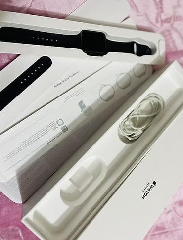 Apple Watch Series 3 (GPS), 38/42 мм — черный спортивный ремешок