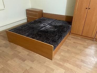 камод зеркала: Двуспальная кровать, Б/у, С матрасом, длина - 200 см — 3