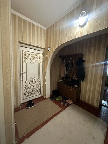 квартира бишкек 2 комната: Сатам Дүкөн Турак үйдө, 130 м², Ремонт талап кылынат, Эшиги өзүнчө, 1 кабат — 9