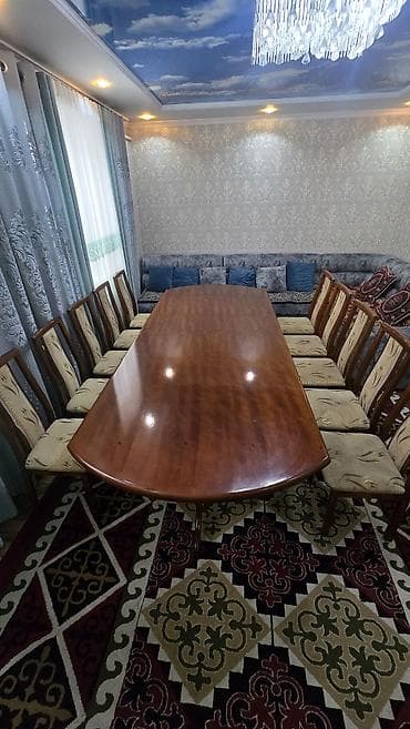 Стол и стул для зала, Б/у, цвет - Коричневый