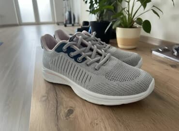 Спортивные женские кроссовки на 36-37 at lalafo.kg Спортивные женские кроссовки на 36-37