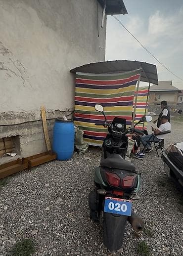 круговой обзор: Тип скутера 150 куб. см, Бензин — 4