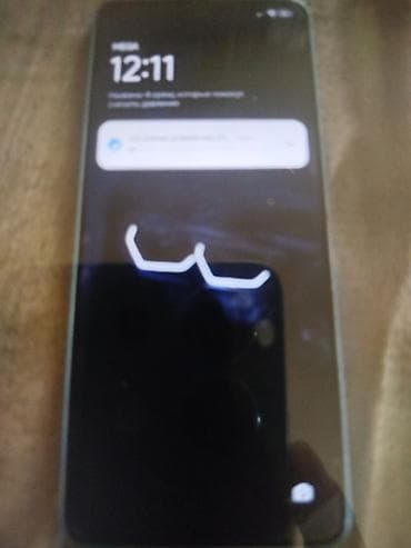 am 4: Смартфон с большим безрамочным экраном и тройным модулем камер — 2