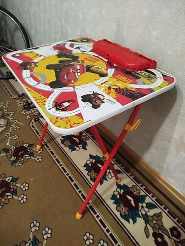 Мебель: 🛏️ Продаю детскую кроватку 140×65 с матрасом — 1000 сом. 🎁 В подарок — 4