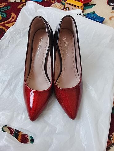 куплю обувь: Лодочки ESTINI, артикул RED A017 - Размер: 36 (маркировка на стельке) — 2