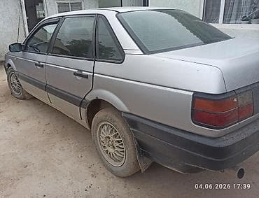 Транспорт: Volkswagen Passat: 1988 г., 1.8 л, Бензин, Седан — 4
