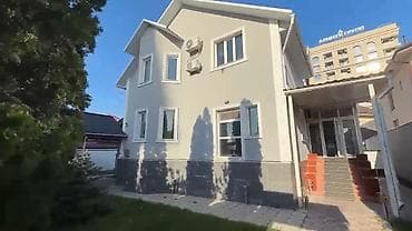 Двухэтажный дом с подвалом, летней кухней и времянкой. Здание под