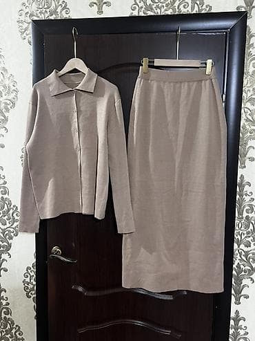 хирургические костюмы: Костюм женский свободного кроя с хиджабом Состав комплекта: - туника — 9