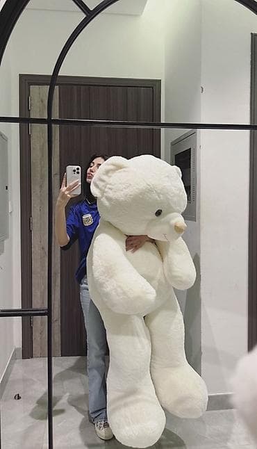 меховая шапка: Вдруг кто-то ещё в поиске подарка к 8 марта 🤍 У меня дома стоит — 1