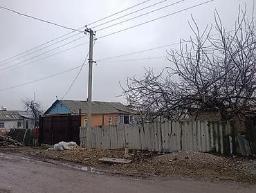 дома в пишпеке: Продаётся одноэтажный частный дом с участком и воротами. участок 7 — 10