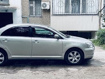 Toyota Avensis: 2004 г., 1.8 л, Механика, Бензин, Седан