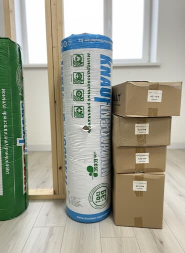 Рулон минераловатного утеплителя Knauf Insulation. Подходит для
