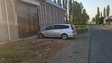 авто ижара: Honda Stream: 2001 г., 1.7 л, Кол менен иштөөчү, Бензин, Вэн/Минивэн — 2