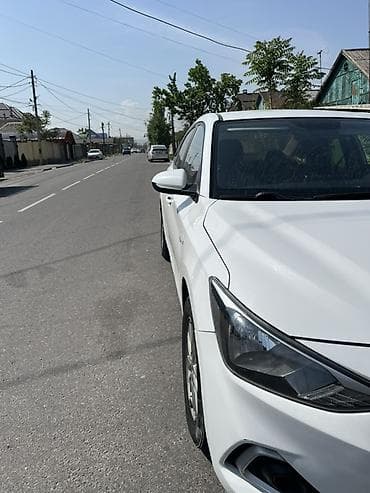 ct 200h: Hyundai Celesta: 2019 г., 1.6 л, Автомат, Бензин, Седан — 3