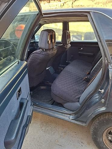 Унаа: Audi 100: 1990 г., 1.8 л, Кол менен иштөөчү, Бензин, Седан — 5