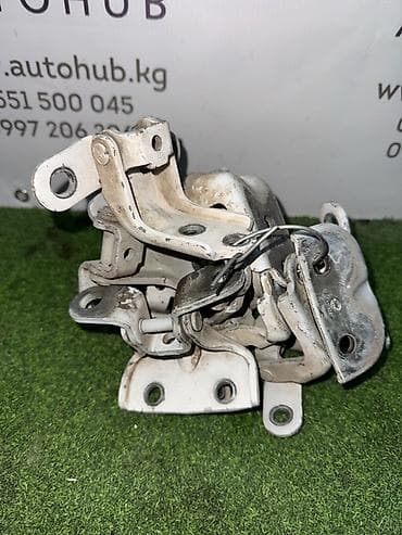 Петля двери Kia к5 TF 2.0 ГАЗ (б/у)