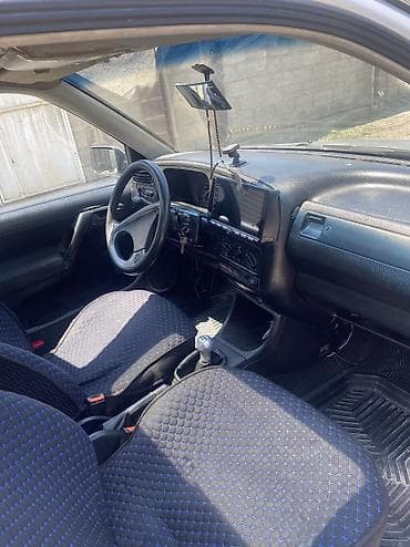 mini ev: Volkswagen Vento: 1994 г., 1.8 л, Механика, Бензин, Седан — 4
