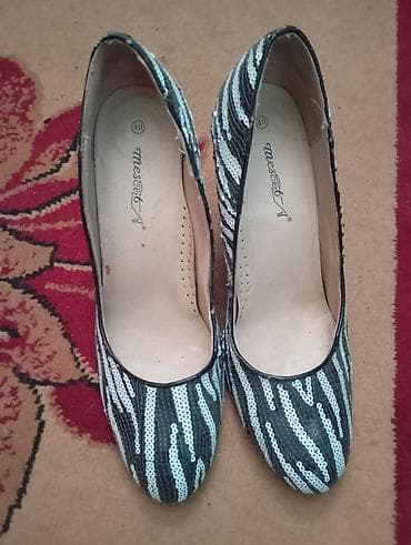 Туфли-лодочки на каблуке, 2 пары. 1) Пара 1: бренд Mescat (логотип на