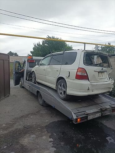 Унаа: Honda Odyssey (RA6/RA7) — универсал/минивэн японской сборки, правый — 2