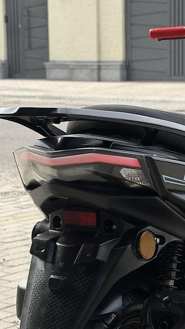 продаю скутор: Макси-скутер Yamaha, 150 куб. см, Бензин, Б/у — 3