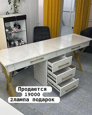 Кухонные столы: Продаются 2лампа подарок Стол рабочий/маникюрный с мраморным эффектом — 1