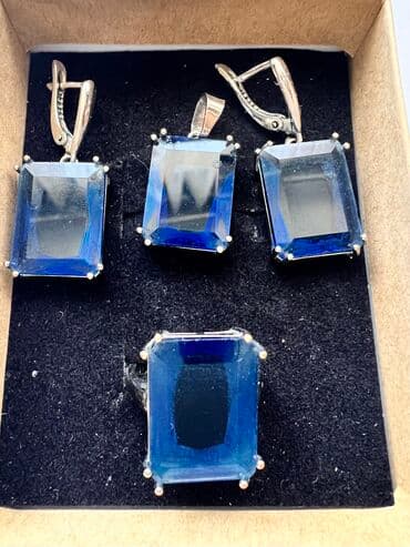 Г. Ош. Бижутерия. Серьги, кольцо и кулон. Серебристого цвета. Камень