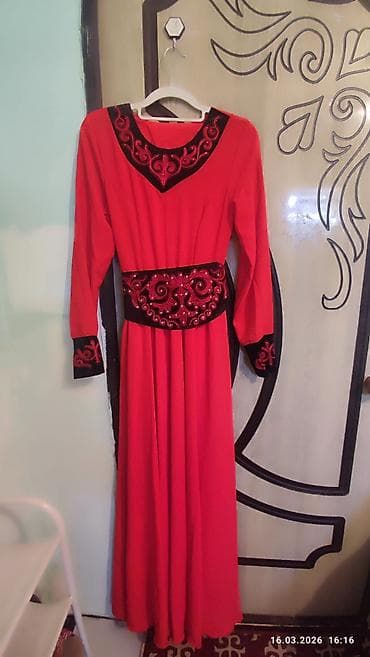 Шубы: Женская одежда — набор из 3 изделий. 1) Свитшот/бомбер серого цвета — 4