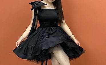 платья: Коктейльное чёрное платье с объемной юбкой и акцентным бантом на — 2