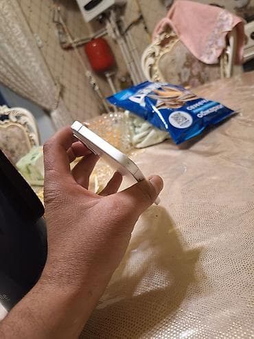 ryzen 7 5700: IPhone 17, Б/у, 256 ГБ, Белый, Чехол, 100 % — 6