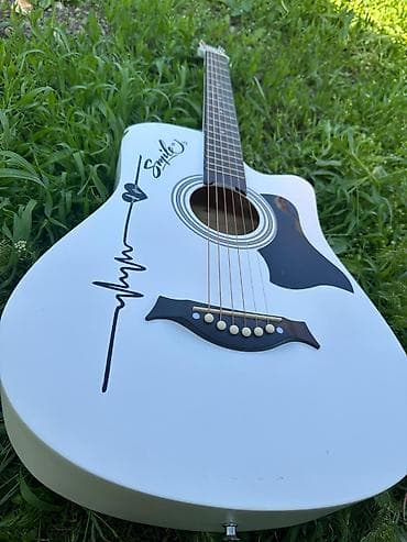 Гитара сатылат 🎸🎸🎸 цвет белый. размер 40 всё есть в комплекте ✅чехол