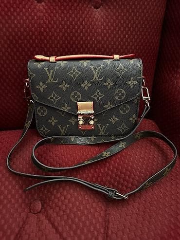 michael cors: Сумка-кроссбоди Louis Vuitton в монограмме Monogram Canvas. - Формат — 2
