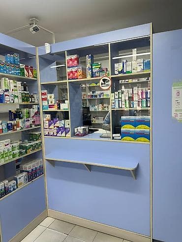 медицинский шкаф: Торговое оборудование для аптеки/медицинского пункта Комплект — 1