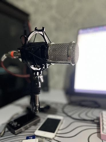 Студийный конденсаторный микрофон с комплектом для настольной