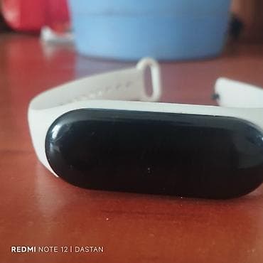 Фитнес-браслет с LED-дисплеем - Компактный капсульный модуль в