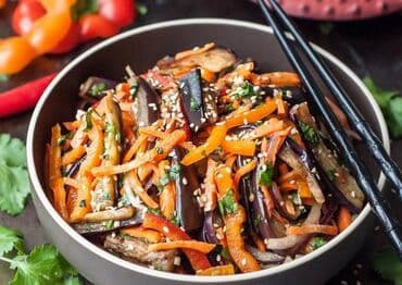 Требуются реализатор и кухработницы в салатный цех. Кухработницы -