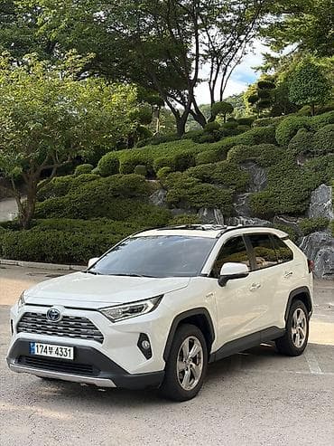 range rove: Toyota RAV4: 2021 г., 2.5 л, Гибрид, Кроссовер — 1