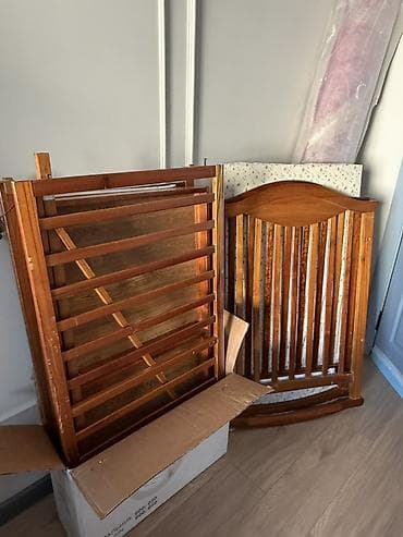 детскую кровать качалку: Детская деревянная кроватка с маятниковым механизмом (комплект — 2