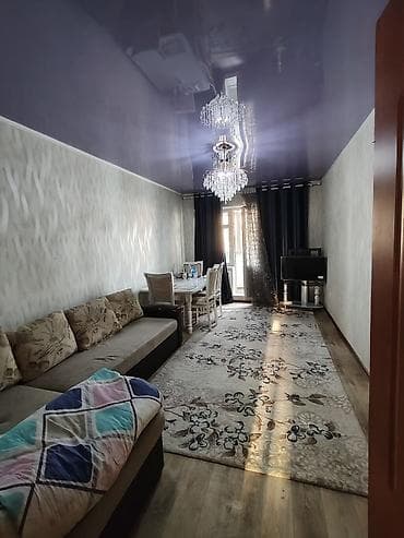 6мкр квартира: 3 комнаты, 67 м², Индивидуалка, 5 этаж, Старый ремонт — 1