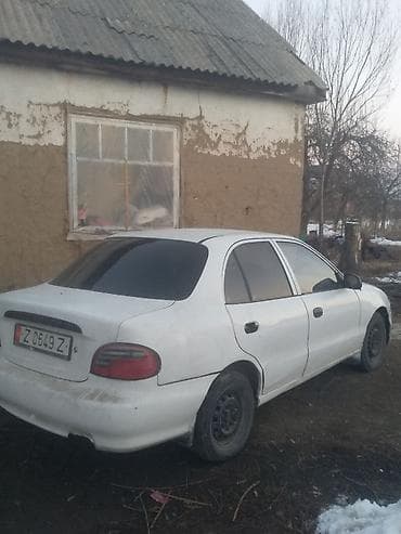 самая дешёвая машина в кыргызстане: Автомобиль: седан белого цвета с киргизскими номерами Z 0649 Z — 2