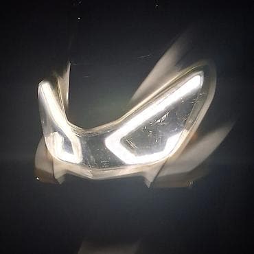 t 3: Скутер/макси-скутер класса 125–150 см³ (визуально) в современном — 4