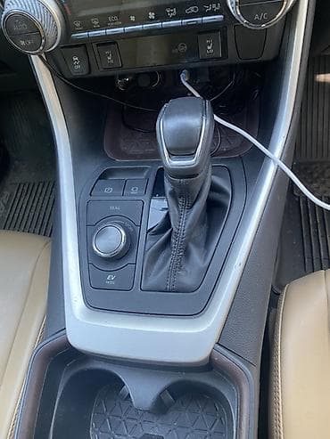 Toyota RAV4: 2019 г., 2.5 л, Автомат, Гибрид, Кроссовер — 5