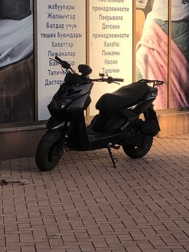 сколько стоит спортивные мотоциклы: Макси-скутер Yamaha, 180 куб. см, Бензин, Б/у — 2