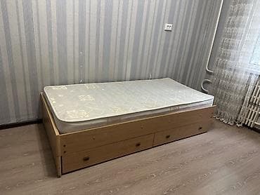 small table: Односпальная кровать с матрасом и выдвижными ящиками, есть изголовье — 1